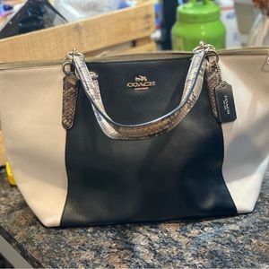 Coach black & white tote (Authentic Coach bag)